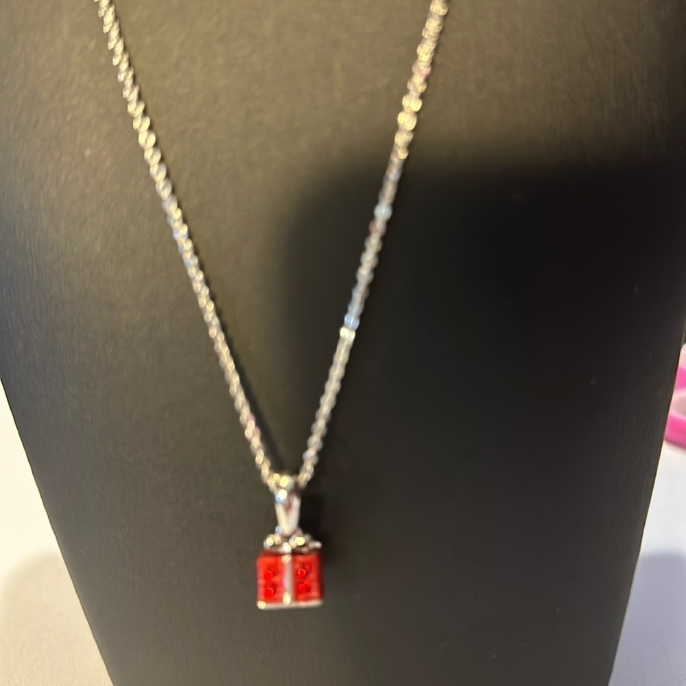SWAROVSKI necklace. This has a very high-quality and a beautiful pendant.​​